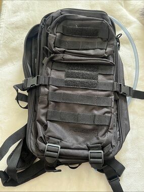 Fieldline Black Tactical Hydration Backpack - Men 18' x 12' includes Water pouc